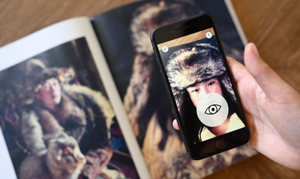 Jimmy Nelson App- Scanning Photo