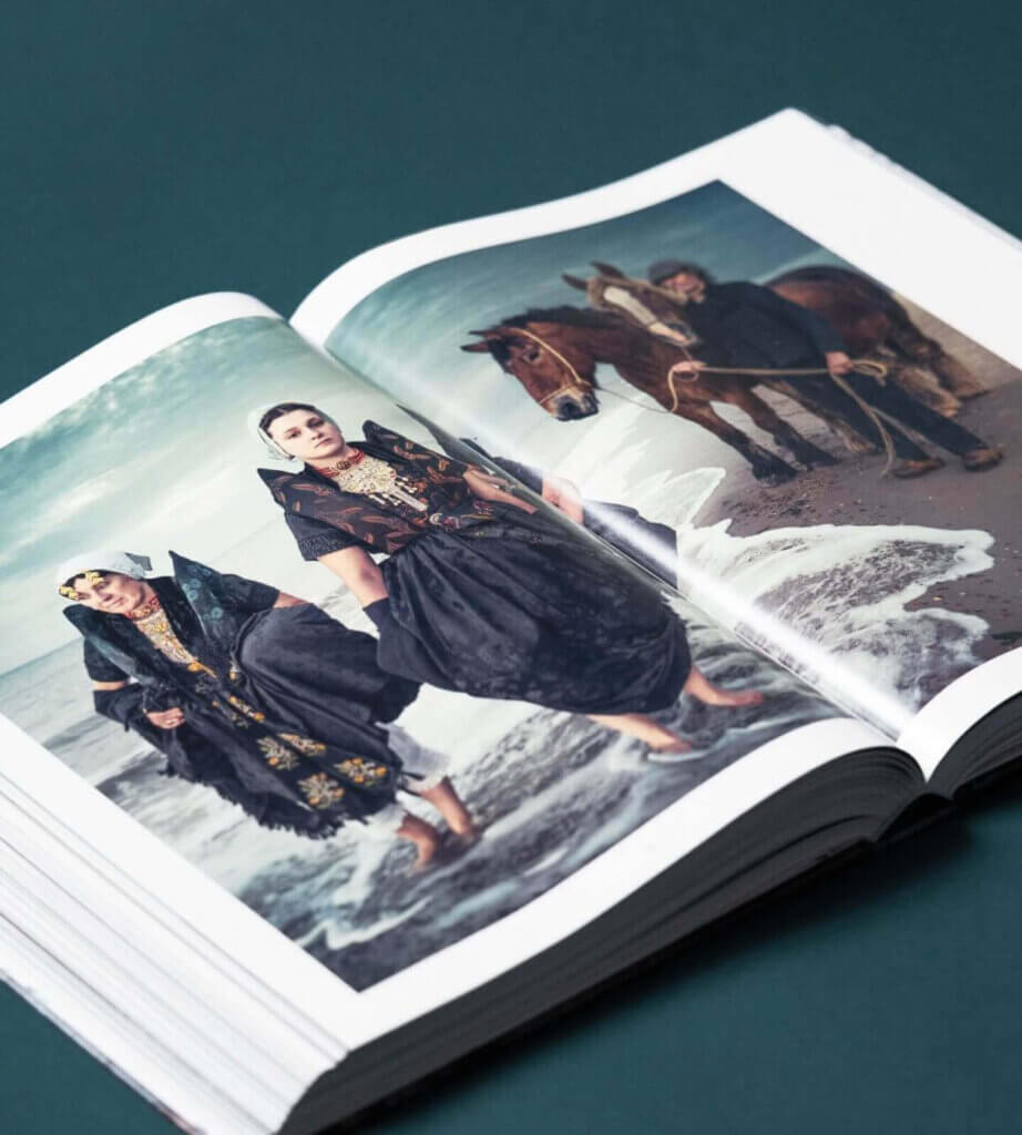 Book -Jimmy Nelson-Between The Sea And The Sky-Amsterdam